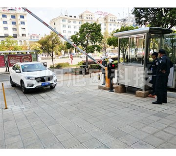 自動(dòng)車牌識別系統(tǒng)的識別準(zhǔn)確率怎么樣？